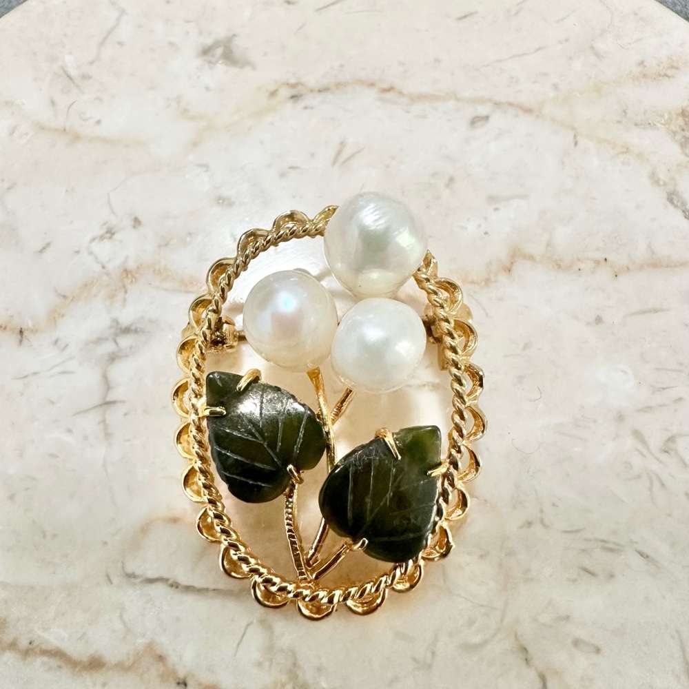 Vintage Gold Plated Floral Wreath With Pearl And Nephrite leaves Brooch Pin